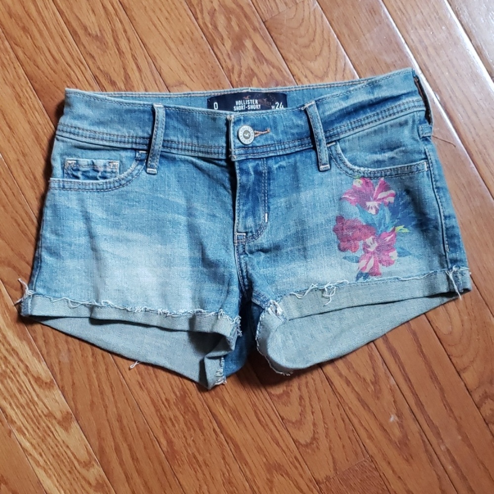 SOLD Hollister๐บLow Rise Short Shorts Size 0 - Picture 1 of 4